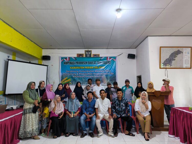 Wujudkan Program Asta Cita Ketahanan Pangan Nasional, Koperasi Produsen Daulat Tani Rakyat Pessel Dorong Pertumbuhan Ekonomi Pertanian dan Perkebunan 1 DEKLARASI-Koperasi Produsen Daulat Tani Rakyat Kabupaten Pesisir Selatan (Pessel) mendeklarasikan dukungan untuk pertumbuhan ekonomi pertanian dan perkebunan.