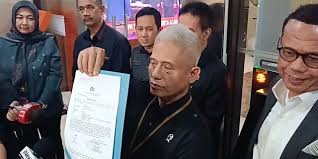 Picu Kericuhan di Ruang Sidang, Razman Arif Nasution dan Firdaus Oiwobo Dilaporkan ke Bareskrim 1 LAPORKAN— PN Jakut Laporkan Razman Nasution dan Firdaus ke Bareskrim Polri.