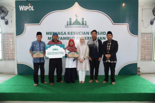 Tahun ke-9 Gerakan Masjid Bersih, Bersama Marbot dan 200 Ibu Siapkan Masjid Lebih Bersih dan Higienis Jelang Ramadhan 1 Marbot dan 200 Ibu Siapkan Masjid Lebih Bersih e1739871885454