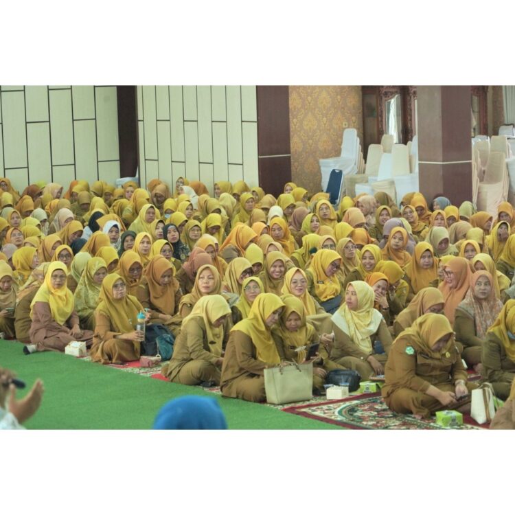 Peringatan Isra Miraj di Solsel, Memaknai dan Menerapkan dalam Kehidupan dan Pekerjaan 1 PERINGATAN ISRA MIKRAJ— Para ASN mengikuti kegiatan peringatan Isra Miraj 27 Rajab 1446 Hijriah di Kabupaten Solok Selatan.