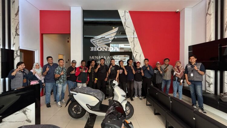 PT Menara Agung Gelar Workshop Bedah Teknologi Motor Listrik Honda ICON e: dan CUV e: 1 WORKSHOP— Peserta workshop bedah teknologi motor listrik Honda ICON e: dan CUV e: yang dilaksanakan PT Menara Agung.