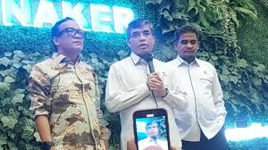 THR untuk Sopir Ojol segera Difinalisasi 1 AUDIENSI— Menteri Ketenagakerjaan RI Yassierli menerima audiensi para massa aksi dari aliansi sopir ojek online (ojol), taksi online dan kurir.