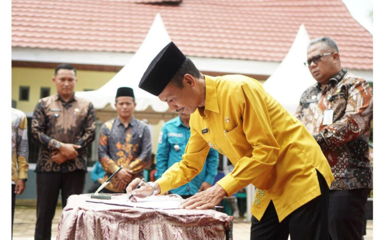 Musrenbang Kecamatan SBJ Digelar, Wabup Yulian Efi Tekankan Sinkronisasi dengan Visi Misi Daerah dan Pusat 1 PEMBUKAAN MUSRENBANG— Wakil Bupati Solok Selatan, H. Yulian Efi, membuka kegiatan musrenbang kecamatan.