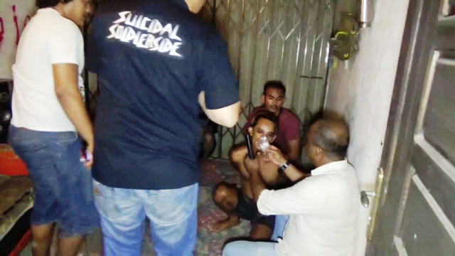 Asyik Nyabu, Ogi Digerebek Tim Lupak 1 ASYIK NYABU— Pelaku Ogi diamankan Tim Satresnarkoba Polres Dharmasraya dengan barang bukti sabu.