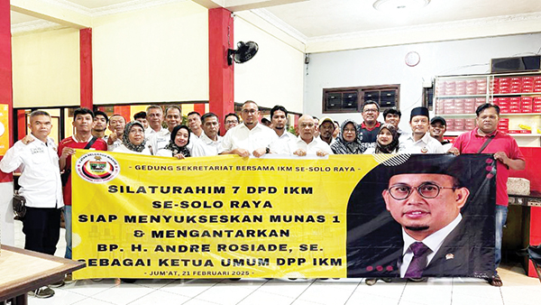 DPD IKM se-Solo Raya Dukung Andre Rosiade Calon Tunggal Ketum DPP IKM 1 DUKUNGAN— DPD Ikatan Keluarga Minang (IKM) se-Solo Raya memberi dukungan kepada Andre Rosiade untuk menjadi Ketua DPD IKM Periode 2025-2030, saat bertemu dengan ketua DPD IKM se-Solo Raya di Solo Jumat (21/2).