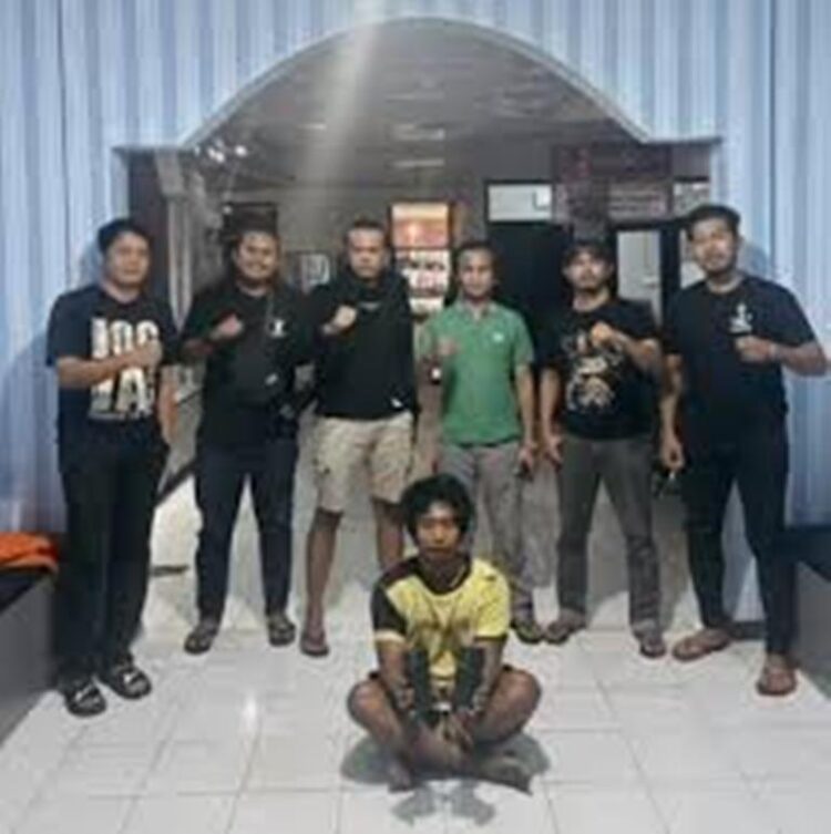 Karyawan Peternakan Ayam Nekat Mencuri Hp 1 MENCURI HP— Pelaku Ucok (28) yang terlibat kasus pencurian Hp ditangkap jajaran Polres Payakumbuh.