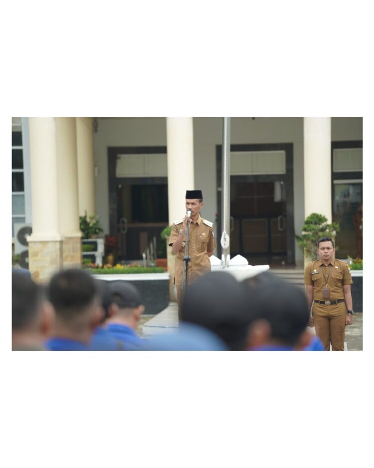 Wabup Yulian Efi Tegaskan Musrenbang Tingkat Kecamatan, Harus Diarahkan Demi Pencapaian Visi dan Misi KDH 2025-2029 1 APEL PAGI— Wakil Bupati Solok Selatan, H. Yulian Efi, memberikan sambutan saat pimpin apel, Senin (10/2).