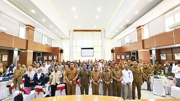 Pemprov Sumbar Luncurkan E-Katalog Versi 6 Terintegrasi dengan Bank Nagari, Percepat Pengadaan Barang dan Jasa 1 berkolaborasi--Biro Pengadaan Barang dan Jasa Setda Provinsi Sumatera Barat berkolaborasi dengan Pemko Bukittinggi melaksanakan kegiatan live testing E-Katalog versi 6 yang telah terintegrasi dengan sistem Bank Nagari.