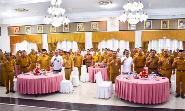 Hadiri Entry Meeting Evaluasi Perencanaan dan Penganggaran TA 2025, Pj Wako: Tingkatkan Efektifitas dan Efisiensi Penggunaan Anggaran 1 EVALUASI ANGGARAN— Pj Wako Padang Andree Algamar menghadiri Entry Meeting Evaluasi Perencanaan dan Penganggaran Tahun Anggaran 2025 yang dilaksanakan BPKP Perwakilan Sumbar, di Auditorium Gubernur Sumbar, Senin (10/2).