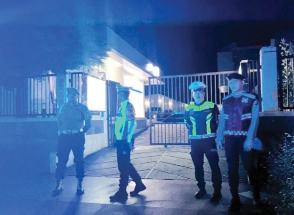Patroli Malam Polres Agam, Polisi Lakukan Penyisiran di Titik Rawan Kriminal 1 BLUE LIGHT PATROL— Kepolisian Resor (Polres) Agam, menggelar blue light patrol di sejumlah titik pada malam hari bentuk antisipasi gangguan keamanan dan ketertiban masyarakat (Kamtibmas) pada jam rawan.