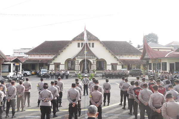Operasi Keselamatan 2025 Resmi Dimulai, Polresta Bukittinggi Tingkatkan Keselamatan Berlalu Lintas 1 APEL GELAR PASUKAN— Polresta Bukittinggi menggelar Apel Gelar Pasukan Operasi Keselamatan 2025, Senin (10/2).