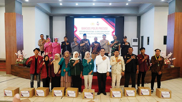 Baksos Polri Presisi, Polresta Padang Bagikan Ratusan Sembako untuk Mahasiswa dan Warga 1 APRESIASI BAKSOS— Sekda Kota Padang Andree Algamar menghadiri kegiatan Baksos Polri Presisi menyambut Ramadhan yang digelar jajaran Polresta Padang, Kamis (27/2) di Bagindo Aziz Chan Youth Center.