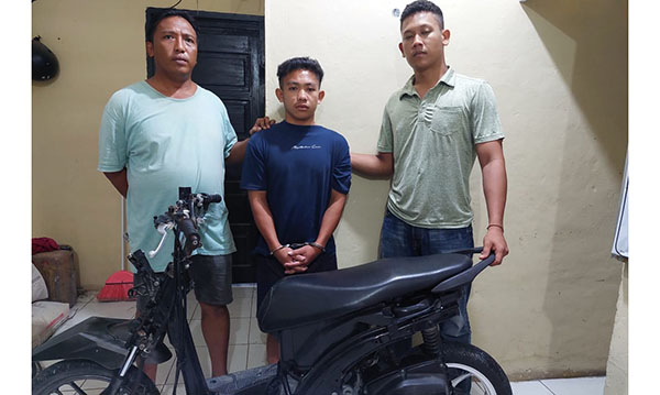 Butuh Uang, Pemuda Pengangguran jadi Pencuri Motor 1 CURI MOTOR— Pelaku YSS (19) yang terlibat kasus pencurian motor ditangkap jajaran Polsek Siberut.