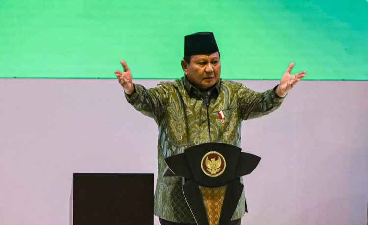 Prabowo: Sekarang Siapa yang Bandel dan Tak Patuh akan Ditindak 1 BERI SAMBUTAN— Presiden Republik Indonesia Prabowo Subianto memberikan sambutan pada acara Harlah Nahdlatul Ulama di Istora Senayan.