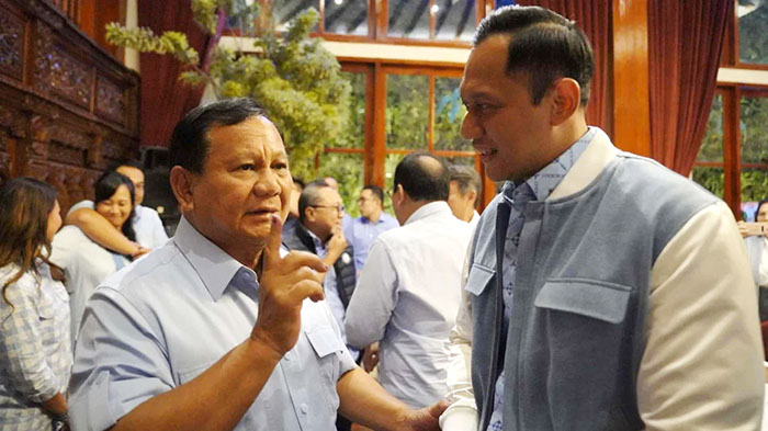 BERBINCANG— Presiden RI Prabowo Subianto bersama Ketua Umum Partai Demokrat 
Agus Harimurti Yudhoyono.