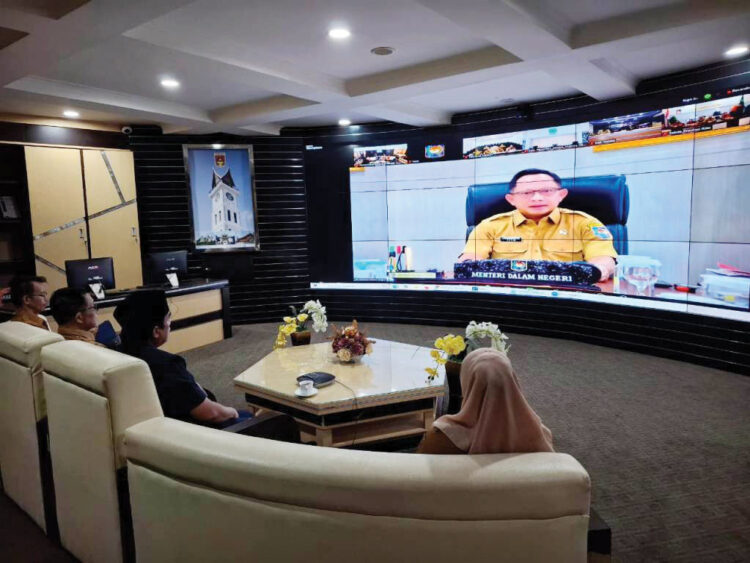 Pelantikan Wako dan Wawako Bukittinggi Dijadwalkan 20 Februari 2025 di IKN 1 ZOOM MEETING— Pemkot Bukittinggi melaksanakan zoom meeting dengan Mendagri Tito Karnavian terkait proses pelantikan Wali Kota dan Wakil Wali Kota terpilih 2025.