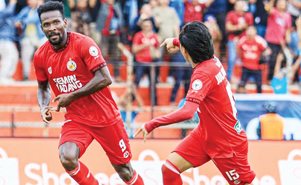 Semen Padang Taklukan Persita 2-0, Kemenangan Perdana di GHAS, Kabau Sirah Keluar Zona Degradasi 1 GOL— Cornelius Stewart menciptakan gol kedua Semen Padang ke gawang Persita Tangerang pada lanjutan pekan ke-23 BRI Liga 1 2024/2025, di Stadion H. Agus Salim, Padang, Jumat (14/2) sore.