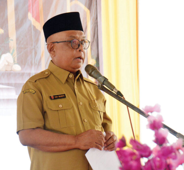 PPNY Siti Manggopoh Gelar Wisuda dan Pengukuhan Gelar Tuanku-Ustadzah Angkatan 7 1 PENGUKUHAN GELAR— Sekda Kabupaten Agam, Edi Busti, hadiri wisuda serta pengukuhan gelar tuanku-ustadzah angkatan ke-7 sekaligus pemberian Ijazah Marhalah Wustha (Tuanku Ketek) di Ponpes Nurul Yaqin Siti Manggopoh, Kecamatan Lubuk Basung, Senin (24/2).