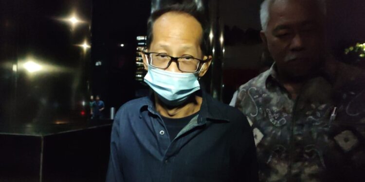 Jadi Tersangka Korupsi Pengolahan Emas Antam, KPK Periksa Dirut Loco Montrado Siman Bahar 1 TERSANGKA— Direktur Utama (Dirut) PT Loco Montrado, Siman Bahar yang menjadi tersangka dugaan korupsi kerja sama pengolahan anoda logam antara PT Aneka Tambang (Antam) Tbk.