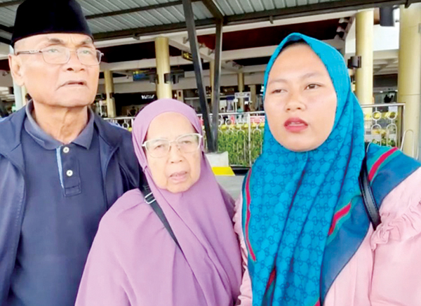 Ayah Rahmad Vaisandri: Terima Kasih Pak Andre Rosiade Kawal Kasus Kematian Anak Saya 1 TERIMA KASIH— Ayah korban sopir bus AKP ‘Al Hijrah’ Muchtiar, mengucapkan terima kasih kepada Wakil Ketua Komisi VI DPR Andre Rosiade, yang sudah konsisten mengawal kasus kematian anaknya hingga ke Komisi III DPR RI.