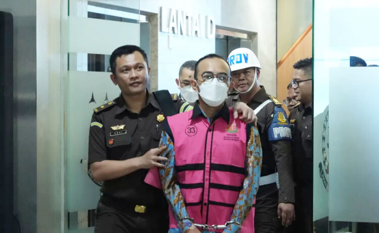 Modus Dirut Anak Perusahaan Pertamina Rugikan Negara Rp 193,7 Triliun, Oplos Pertalite di Depo, Dijual dengan Harga Pertamax 1 TERSANGKA— Para tersangka kasus dugaan korupsi tata kelola minyak mentah dan produk kilang PT Pertamina.