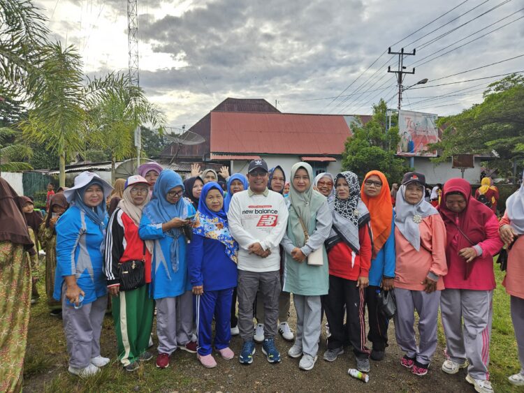 Sampaikan Salam Bupati Hendrajoni, Risnaldi Ibrahim Buka Jalan Santai di Bayang 1 Untitled 16