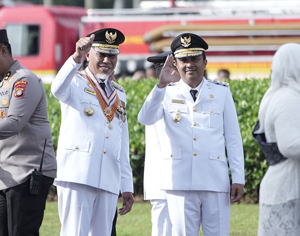 Gubernur Mahyeldi Retret di Magelang, Wagub Vasko Langsung Bertugas di Sumbar 1 LANGSUNG KERJA— Gubernur Sumbar Mahyeldi Ansharullah bersama Wakil Wagub Vasko Ruseimy usai dilantik Presiden Prabowo, Kamis (20/2).