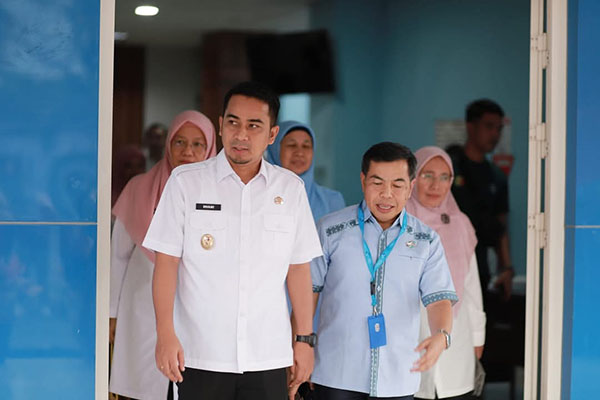 Wali Kota Solok Terpilih Ramadhani Kirana Putra, Pentingnya FGD Dilaksanakan agar dapat Mengelaborasikan Pemikiran 1 TINJAU—Wakil Wali Kota Solok Ramadhani Kurana Putra meninjau RSUD Serambi Madinah yang diharapkan menunjang sektor kesehatan.