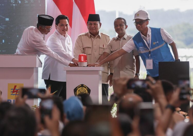 Sebagai Fondasi Mengejar Target Pertumbuhan Ekonomi 8 Persen, Gebrakan 100 Hari, Presiden Prabowo Resmikan 37 Proyek Ketenagalistrikan Nasional 1 tancap gas -- Pemerintahan baru di bawah kepemimpinan Presiden Prabowo Subianto tancap gas mempersiapkan pembangunan untuk mengejar target pertumbuhan ekonomi nasional 8%.