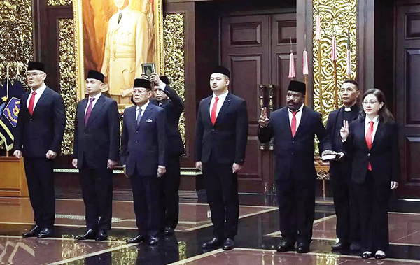 Menhan Sjafrie Sjamsoeddin Angkat Deddy Corbuzier Jadi Staf Khusus 1 STAF KHUSUS— Menhan Sjafrie Sjamsoeddin melantik enam staf khusus di Kantor Kemenhan pada Selasa (11/2).