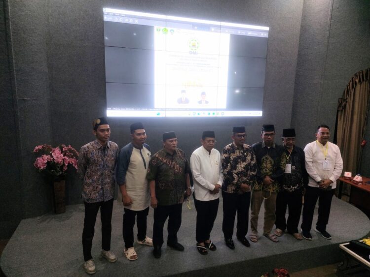 Dihadiri Menteri Agama RI, DMI Sumbar Gelar Seminar dan Tabligh Akbar Sambut Ramadan 1446 H 1 Pimpinan Wilayah DMI Provinsi Sumbar Prof Ganefri, Ph.D didampingi Ketua Panitia Seminar dan Tabligh Akbar Dr. Afrizen, MM dan Pengurus DMI Sumbar, usai rapat persiapan Seminar dan Tabligh Akbar DMI Provinsi Sumbar, Jumat (14/2) di Asrama Haji Padang
