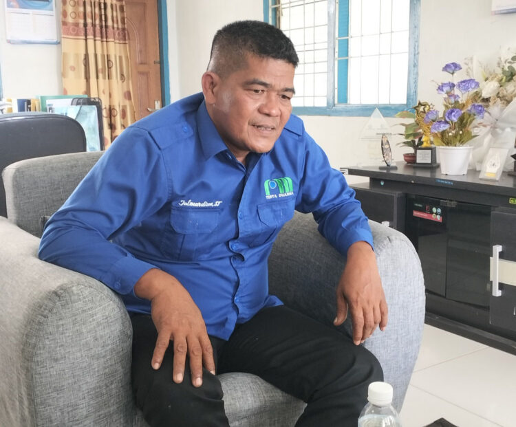 PDAM Berikan Dispensasi bagi Pelanggan 50 Persen 1 WAWANCARA—Direktur PDAM Sawahlunto Julmadizon, ST, saat wawancara di ruang kerjanya.