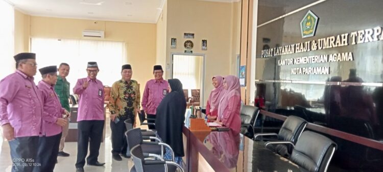 Apresiasi Kemenang Kota Pariaman, Efisiensi Anggaran, Kinerja ASN Tetap Harus Tinggi 1 TINJAU KANTOR— Kepala Kantor Wilayah Kementerian Agama Sumatera Barat, H. Mahyudin saat meninjau kantor Kemenag Pariaman.