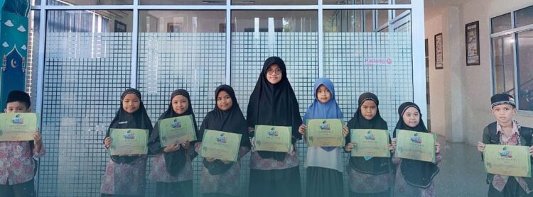 Siswi SDIT Ma’arif Lolos ke Babak Semifinal Hafiz Cilik Padang TV 1 LOLOS BABAK SEMIFINAL— Kaysha Aziza Humaira, siswa kelas V SDIT Ma’arif Padang Panjang,lolos ke babak semifinal dalam ajang Hafiz Cilik Padang TV Tingkat SD se-Sumatera Barat untuk kategori hafalan 30 Juz, yang diselenggarakan pada 29 Januari 2025 lalu.