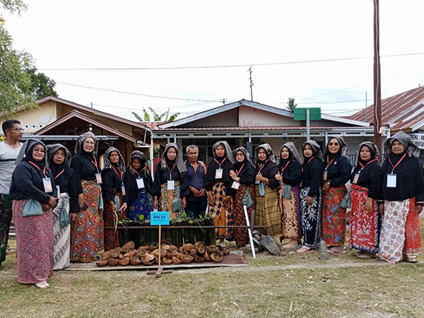 Bundo Kanduang Kelurahan Jati Bangkitkan Tradisi Malamang Sambut Ramadhan 1 MALAMANG—Bundo Kanduang Kelurahan Jati menggelar Tradisi Malamang menyambut Ramadhan 1446 H di Lapangan Balai Pemuda Jati Rumah Gadang.