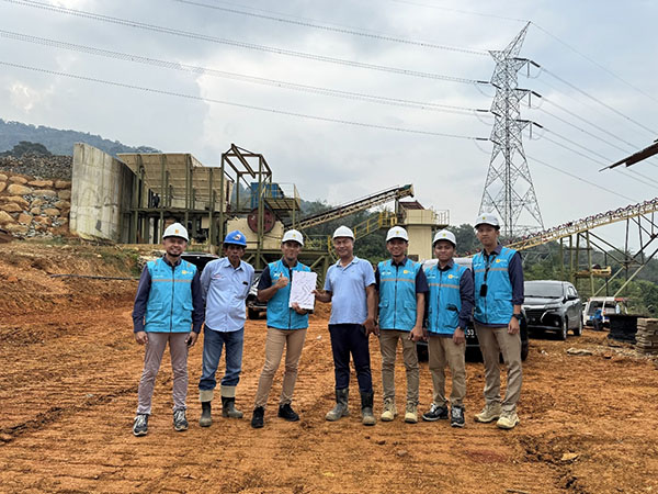 Tingkatkan Produktivitas Crusher, PT Usaha Mineral Resmi Jadi Pelanggan PLN 1 menunjukkan komitmen--PLN Unit Pelaksana Pelayanan Pelanggan (UP3) Payakumbuh kembali menunjukkan komitmennya dalam mendukung perkembangan industri di Sumatera Barat.