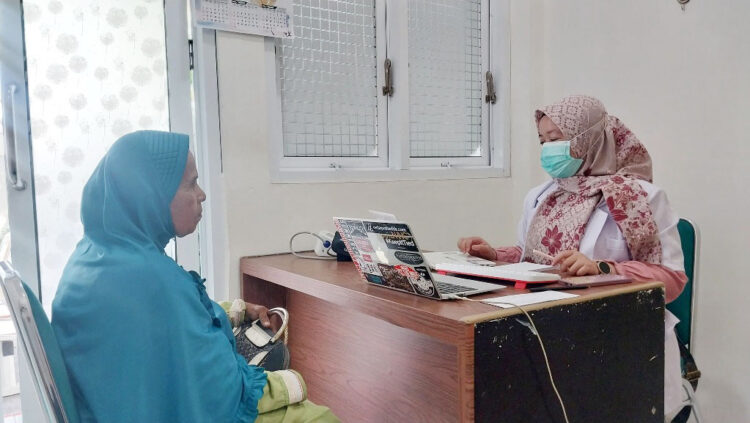 Puskesmas Andalas Maksimalkan Layanan CKG untuk Pastikan Kesehatan Warga 1 CEK KESAHATAN GRATIS— Tim medis Puskesmas Andalas, Kecamatan Padang Timur melayani warga yang melakukan Cek Kesehatan Gratis (CKG).