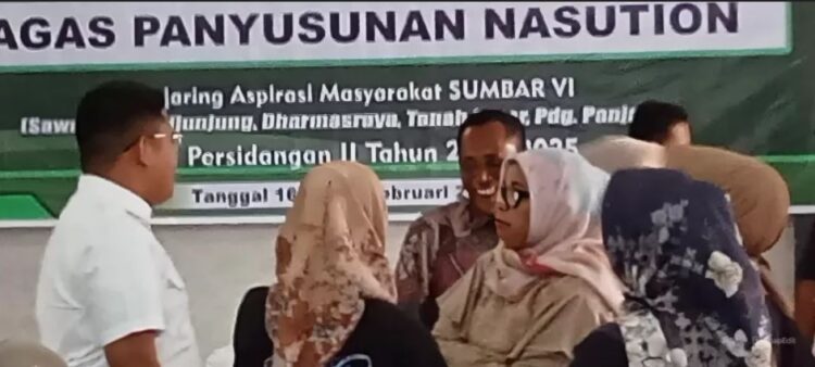 Reses Perorangan Bagas Panyusunan Nasution, Warga Sawahlunto Sampaikan Aspirasi pada Bagas Nasution 1 BINCANG—Anggota DPRD Sumbar dari PKB, Bagas Panyusunan Nasution tengah melanjutkan perbincang dengan warga usai acara pertemuan.