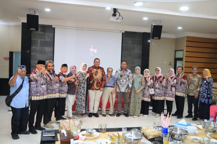 UMKM Siap Dukung Pembangunan Wako-Wawako Terpilih 1 SILATURAHMI— Ikatan Keluarga Kota Pariaman Nan Sabateh (IKO PARIS) melakukan silaturahmi dengan Wali Kota dan Wakil Wali Kota Pariaman yang terpilih periode 2024-2029.