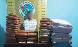 Kurir Pembawa 100 Kg Ganja Ditangkap, Modusnya Ditutupi dengan Durian 1 GANJA— Kurir yang membawa 100 Kg ganja dengan tujuan Jakarta ditangkap Tim Satresnarkoba Polres Pasaman.