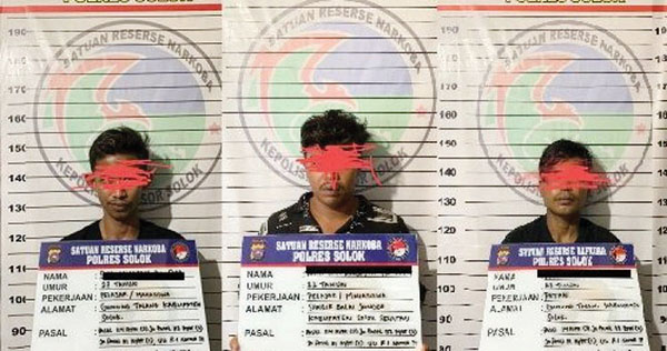 NARKOBA— Tiga pelaku penyalahguna sabu dan ganja ditangkap jajaran Satresnarkoba Polres Solok.