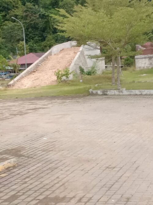 Telan Anggaran Rp4,6 Miliar, Warga Pertanyakan Pembangunan Jembatan Carocok Painan yang Mandek 1 1 4 e1741005550954