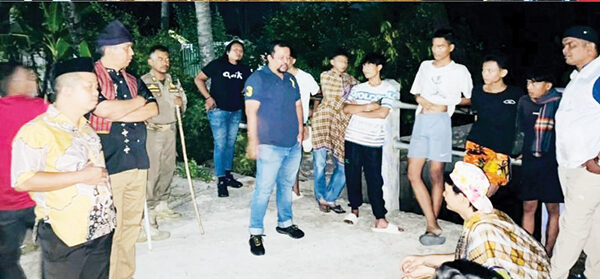 Personel BKO Satpol PP 11 Kecamatan Patroli di Lokasi Rawan Tawuran 1 PATROLI RUTIN— Seluruh personel Pol PP BKO Kecamatan bergabung bersama TNI, Polri, Kecamatan dan tokoh masyarakat melakukan pengawasan dan patroli rutin di tempat rawan terjadinya gangguan trantibum, guna mengantisipasi potensi tawuran dan balap liar, Sabtu (8/3) malam hingga Minggu (9/3) dinihari WIB.