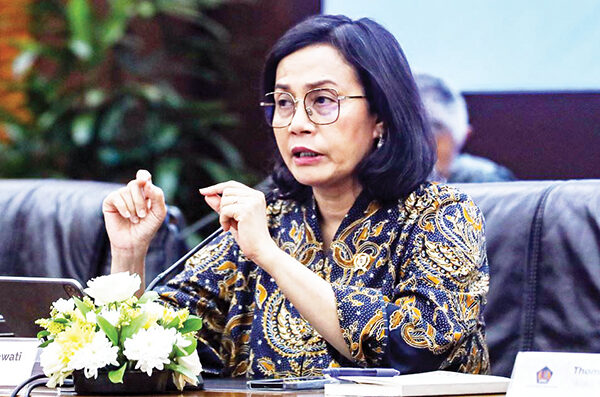 Kinerja APBN 2025, Pendapatan Pajak Januari-Februari Anjlok 1 PAPARKAN— Menteri Keuangan Sri Mulyani Indrawati menyampaikan paparan pada konferensi pers APBN KiTa di Jakarta, Kamis (13/3).