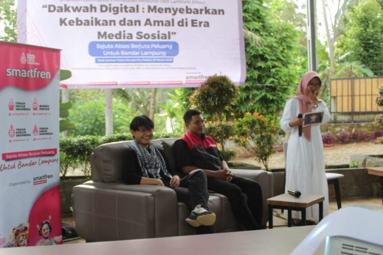 Smartfren Sambut #RamadanPenuhBerkah dengan Workshop Santri Ngonten dan Diskon Kuota Hingga 50% 1 PELATIHAN DIGITAL-Smartfren menggelar kegiatan Santri Ngonten untuk masyarakat dalam bentuk pelatihan literasi digital.