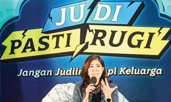 LAUNCHING— Menteri Komunikasi dan Digital (Menkomdigi) Meutya Hafid saat peluncuran program Kampanye #JudiPastiRugi di Kantor Gojek, Kemang, Jakarta Selatan, Rabu (12/3).