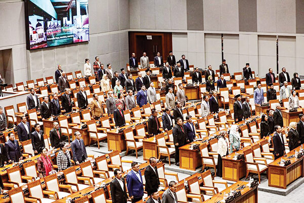 Seluruh Fraksi Sepakat, Komisi I DPR Bawa RUU TNI ke Paripurna untuk Disahkan jadi UU 1 SIDANG PARIPURNA— Sidang paripirna DPR RI.