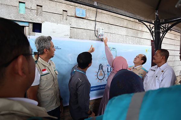 Semarakkan Ramadhan 1446 H PLN Kembali Hadirkan Program Light Up The Dream, 2.982 Keluarga Prasejahtera Dapatkan Listrik Gratis 1 Light Up The Dream--PT PLN (Persero) Unit Induk Distribusi (UID) Sumatera Barat kembali menggelar program Light Up The Dream yang memberikan sambungan listrik gratis kepada keluarga prasejahtera di wilayah Sumatera Barat.