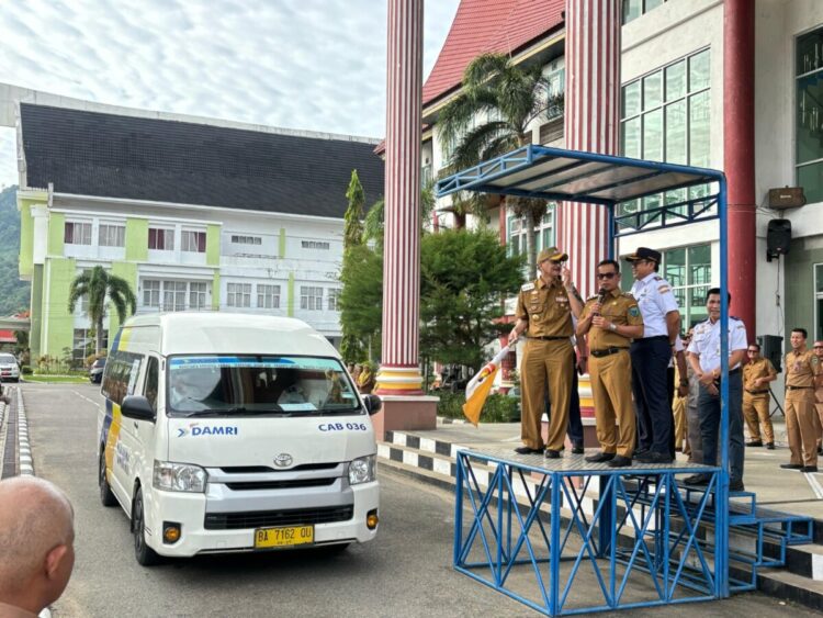 Angkutan Perintis Tapan-Painan dan KSPN Rute BIM-Bukit Langkisau Diresmikan 1 Kepala BPTD Kelas II Sumbar Muhammad Majid bersama Bupati Pessel Hendrajoni meresmikan rute baru Angkutan Perintis dan Angkutan KSPN yang akan melayani masyarakat Pesisir Selatan dan sekitarnya. Foto: Dokumentasi BPTD Kelas II Sumbar