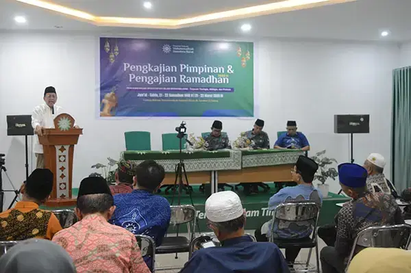 Pimpinan Wilayah Muhammadiyah Sumatera Barat, Gelar Pengkajian Pimpinan dan Pengajian Ramadhan 1446 H 1 KAJIAN— Anggota DPD RI Irman Gusman sebagai pembica pada Kajian dan pengajian bersama .Ketua PWM Sumbar,Dr. Bakhtiar, Sekretaris PWM Sumbar, Drs. H.Apris, MM